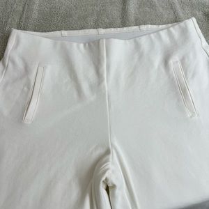 Chicos Juliette slim pant ankle size 1.5 or 12 winter white elastic waist.